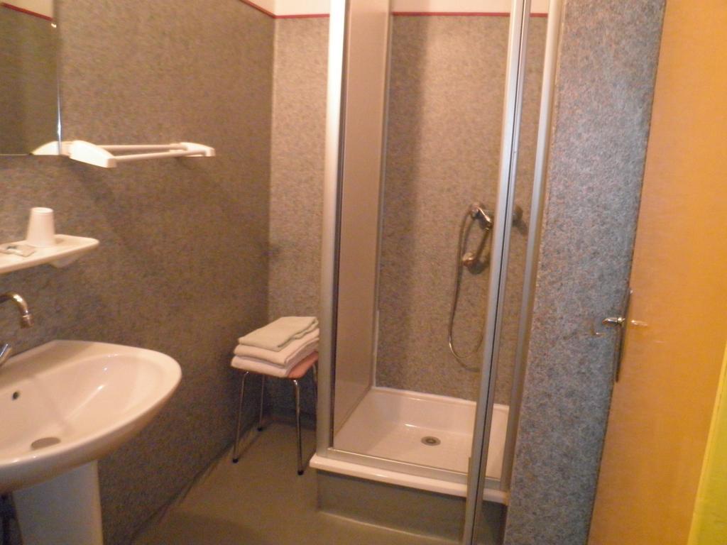 La Pierre Blanche Hotel Luzenac Стая снимка